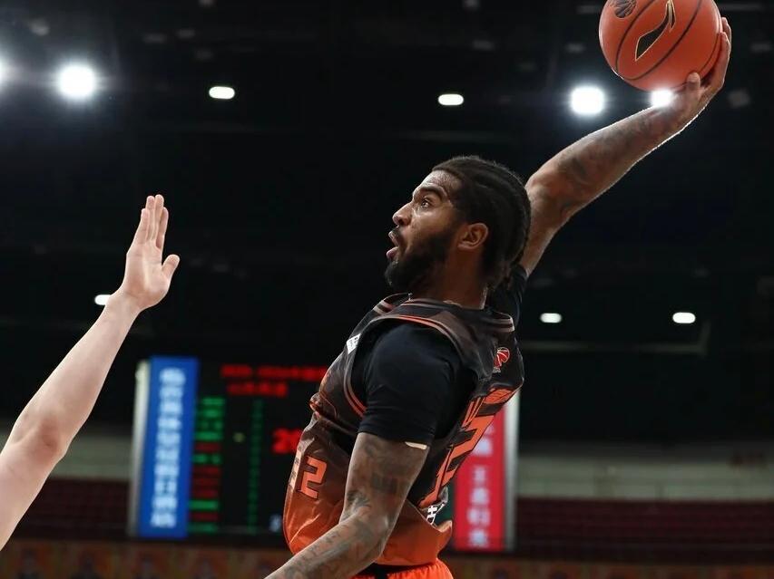 世俱杯买球-山东男篮主场迎战吉林，有望冲击7连胜，克里斯再会摊手好搭档