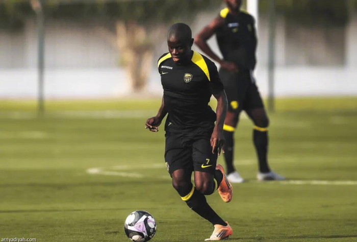 世俱杯买球-吉达联合向坎特提供一年降薪续约合同,费内巴切欲买断签约|利雅得体育报|高龄球员合同|恩戈洛·坎特|吉达联合足球俱乐部|达尼洛-佩雷拉_新浪体育_新浪新闻